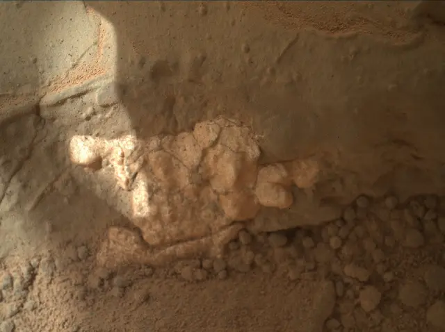 Sol 158: Mars Hand Lens Imager (MAHLI)
