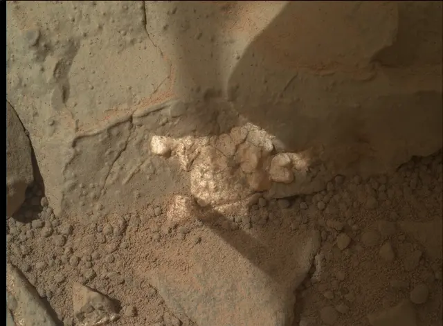 Sol 158: Mars Hand Lens Imager (MAHLI)