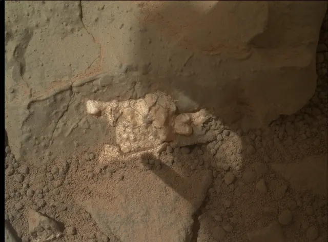 Sol 158: Mars Hand Lens Imager (MAHLI)