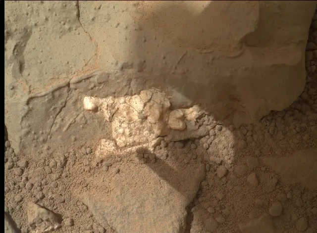 Sol 158: Mars Hand Lens Imager (MAHLI)