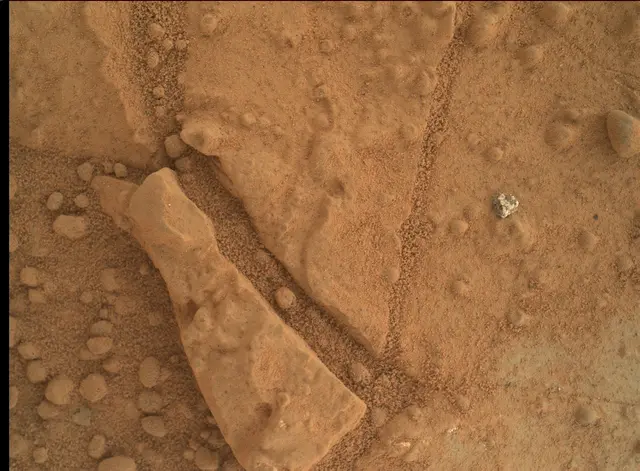Sol 162: Mars Hand Lens Imager (MAHLI)