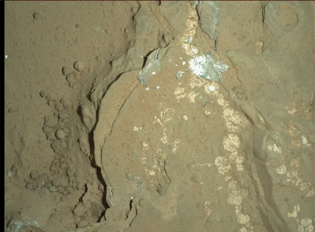 Sol 165: Mars Hand Lens Imager (MAHLI)