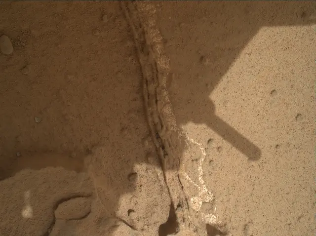 Sol 173: Mars Hand Lens Imager (MAHLI)