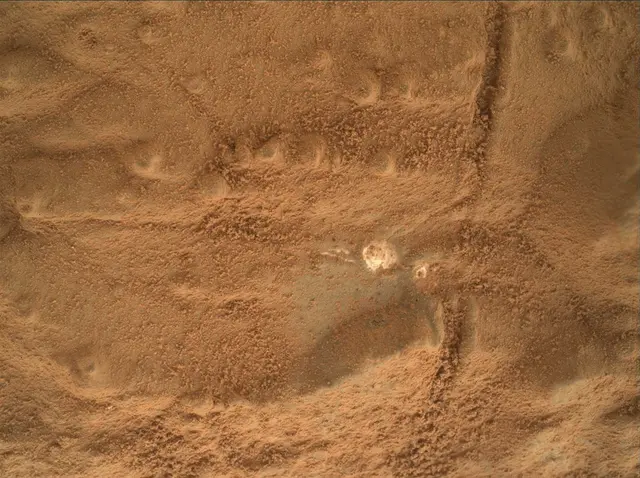 Sol 179: Mars Hand Lens Imager (MAHLI)
