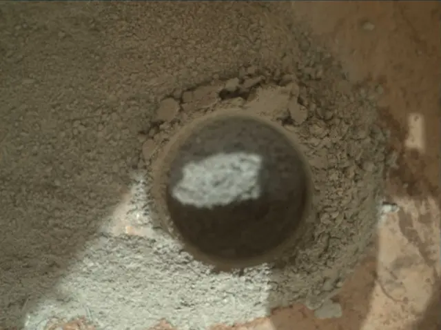 Sol 180: Mars Hand Lens Imager (MAHLI)