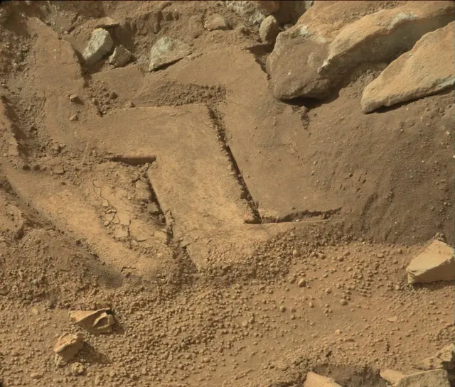 Sol 192: Mast Camera (Mastcam)