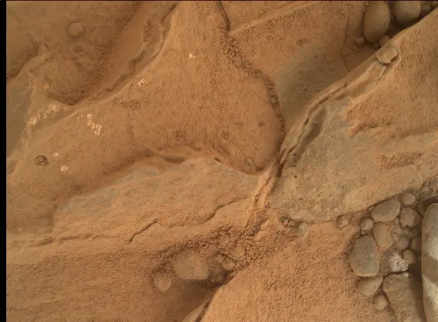 Sol 270: Mars Hand Lens Imager (MAHLI)
