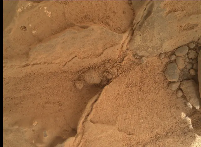 Sol 270: Mars Hand Lens Imager (MAHLI)