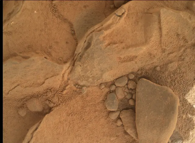 Sol 270: Mars Hand Lens Imager (MAHLI)