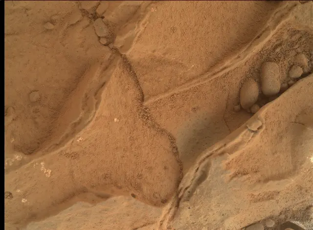 Sol 270: Mars Hand Lens Imager (MAHLI)