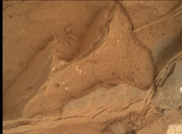 Sol 270: Mars Hand Lens Imager (MAHLI)