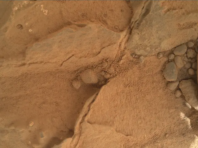 Sol 270: Mars Hand Lens Imager (MAHLI)