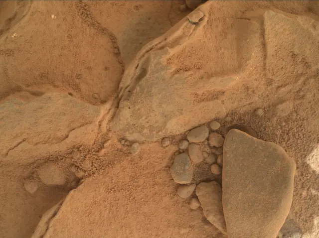 Sol 270: Mars Hand Lens Imager (MAHLI)