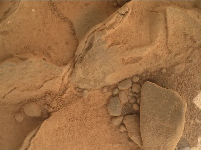 Sol 270: Mars Hand Lens Imager (MAHLI)