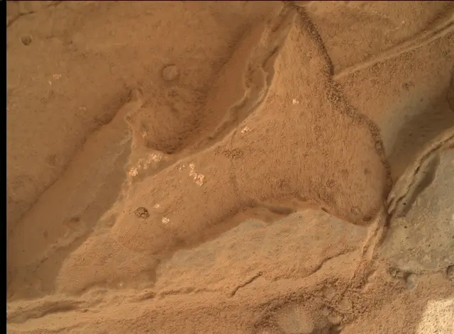 Sol 270: Mars Hand Lens Imager (MAHLI)