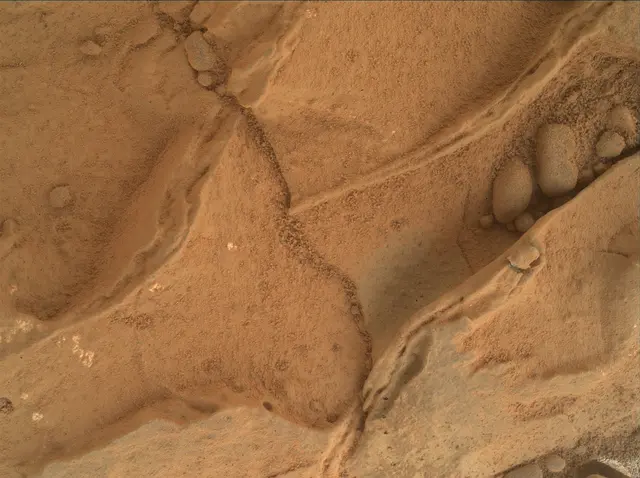 Sol 270: Mars Hand Lens Imager (MAHLI)