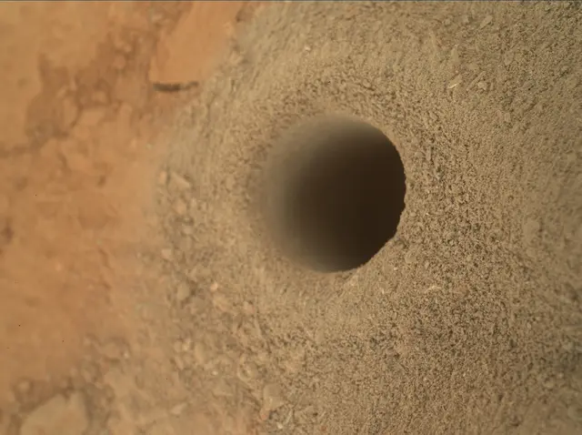 Sol 270: Mars Hand Lens Imager (MAHLI)