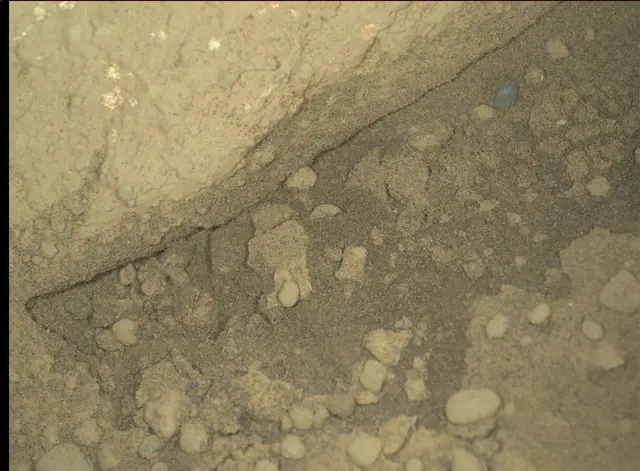 Sol 292: Mars Hand Lens Imager (MAHLI)