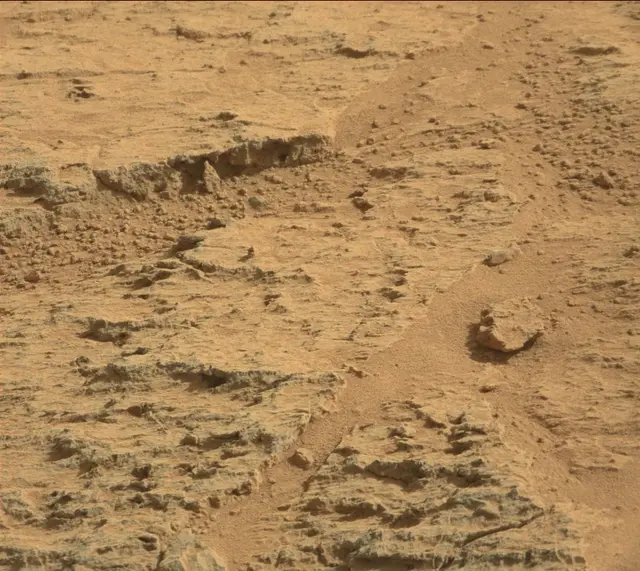 Sol 303: Mast Camera (Mastcam)