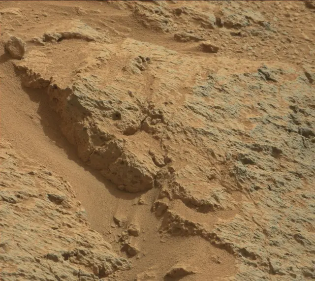 Sol 303: Mast Camera (Mastcam)