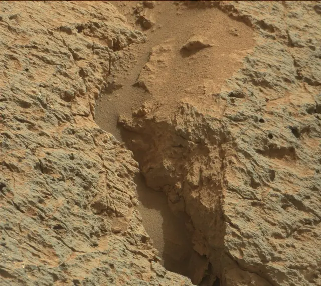 Sol 303: Mast Camera (Mastcam)