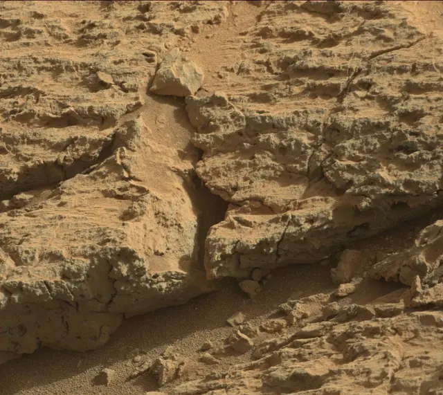 Sol 303: Mast Camera (Mastcam)