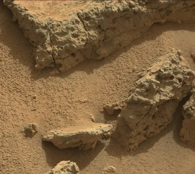 Sol 303: Mast Camera (Mastcam)