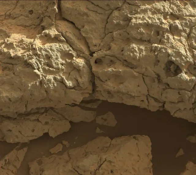 Sol 303: Mast Camera (Mastcam)
