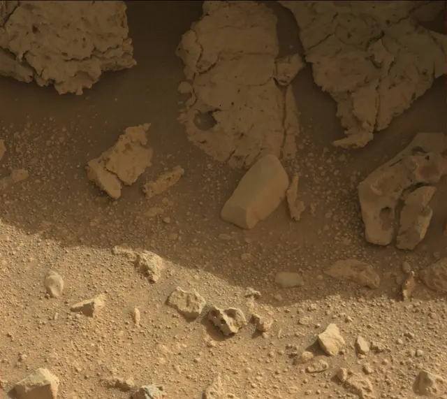 Sol 303: Mast Camera (Mastcam)