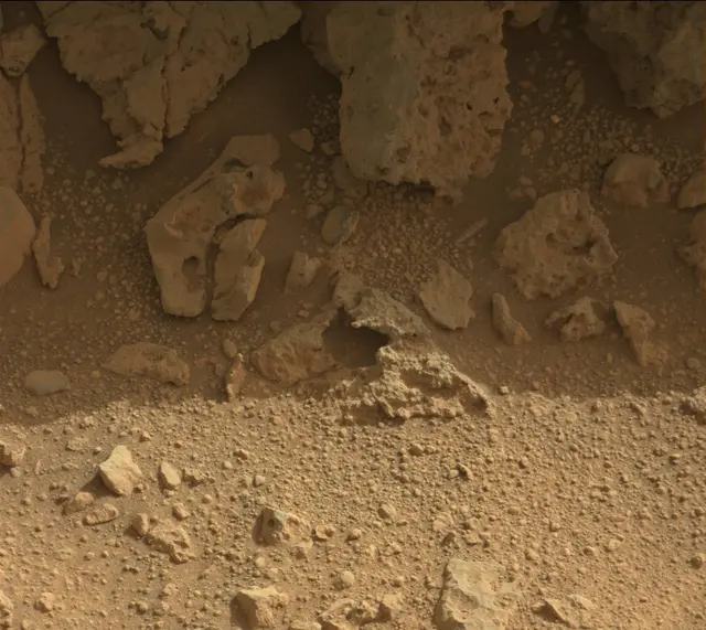 Sol 303: Mast Camera (Mastcam)