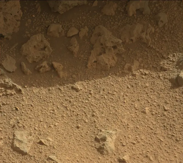 Sol 303: Mast Camera (Mastcam)