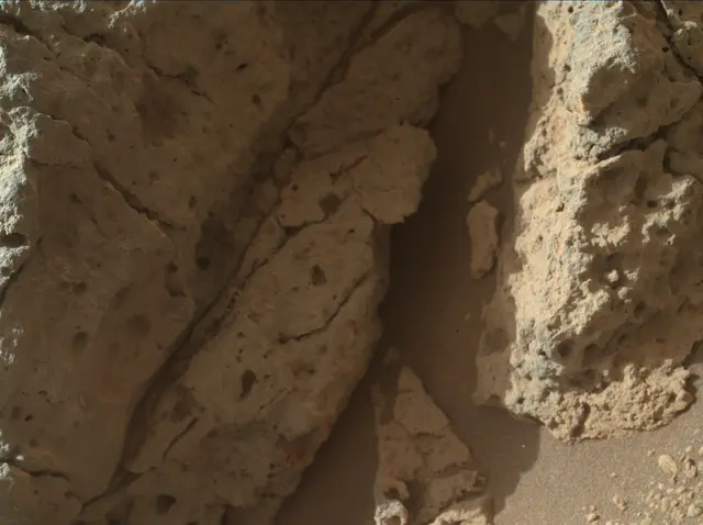 Sol 303: Mars Hand Lens Imager (MAHLI)