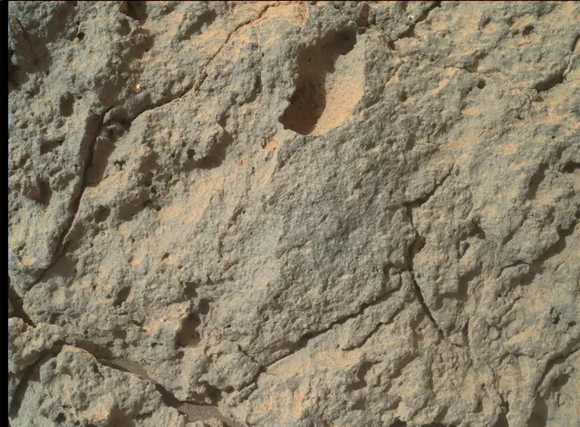 Sol 304: Mars Hand Lens Imager (MAHLI)