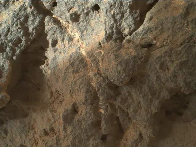 Sol 304: Mars Hand Lens Imager (MAHLI)
