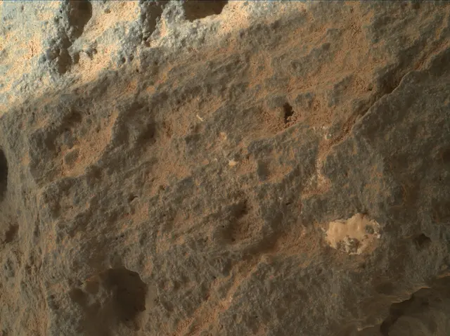 Sol 304: Mars Hand Lens Imager (MAHLI)