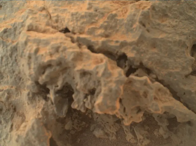 Sol 304: Mars Hand Lens Imager (MAHLI)
