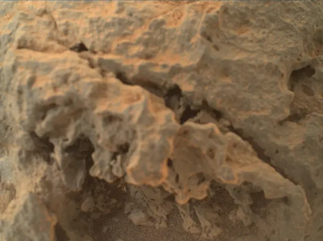Sol 304: Mars Hand Lens Imager (MAHLI)