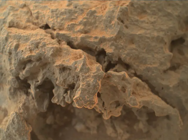 Sol 304: Mars Hand Lens Imager (MAHLI)
