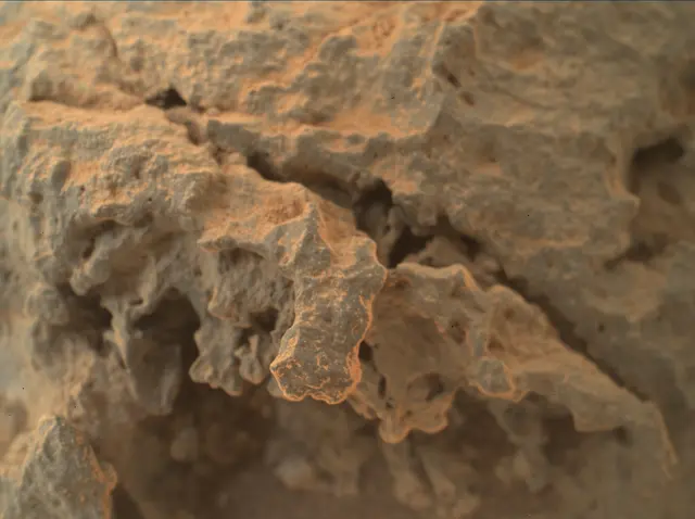 Sol 304: Mars Hand Lens Imager (MAHLI)