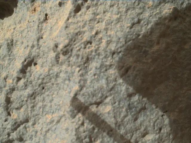 Sol 304: Mars Hand Lens Imager (MAHLI)