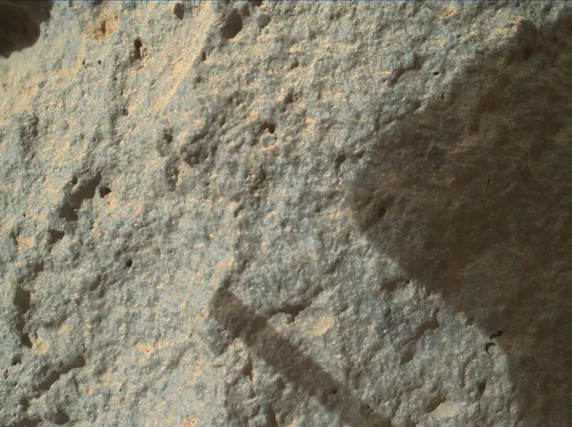 Sol 304: Mars Hand Lens Imager (MAHLI)
