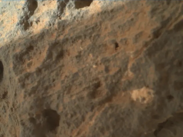 Sol 304: Mars Hand Lens Imager (MAHLI)