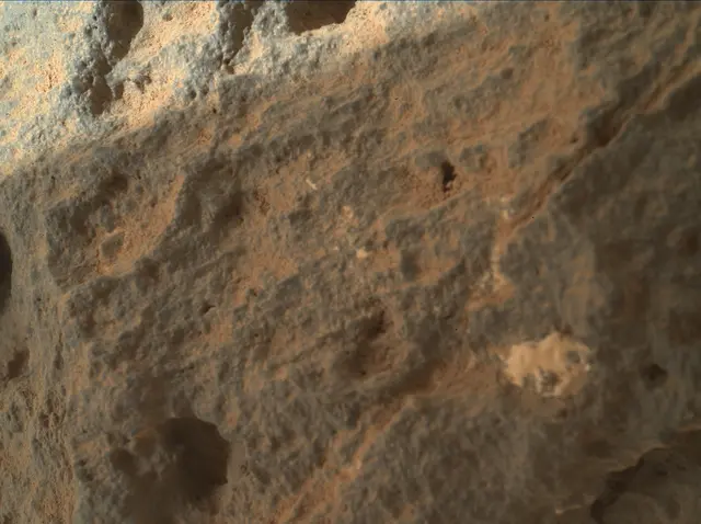 Sol 304: Mars Hand Lens Imager (MAHLI)