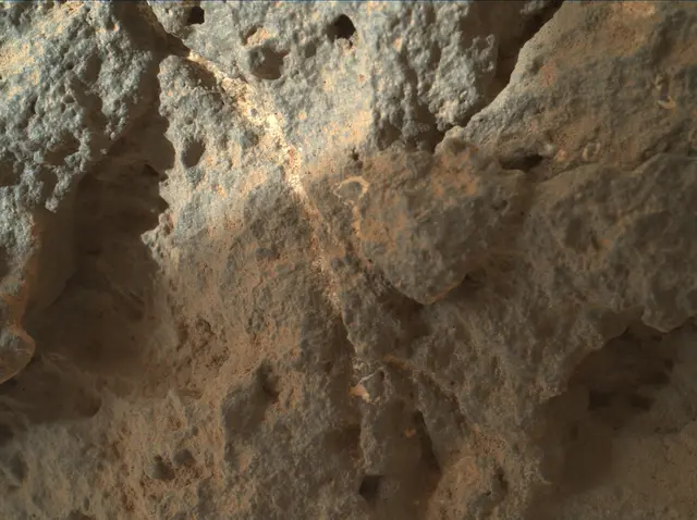 Sol 304: Mars Hand Lens Imager (MAHLI)