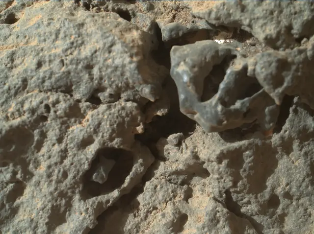 Sol 304: Mars Hand Lens Imager (MAHLI)