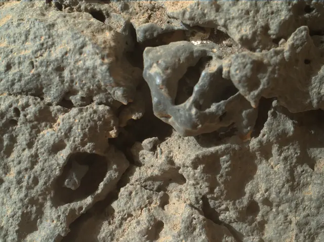 Sol 304: Mars Hand Lens Imager (MAHLI)