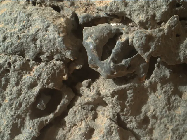 Sol 304: Mars Hand Lens Imager (MAHLI)