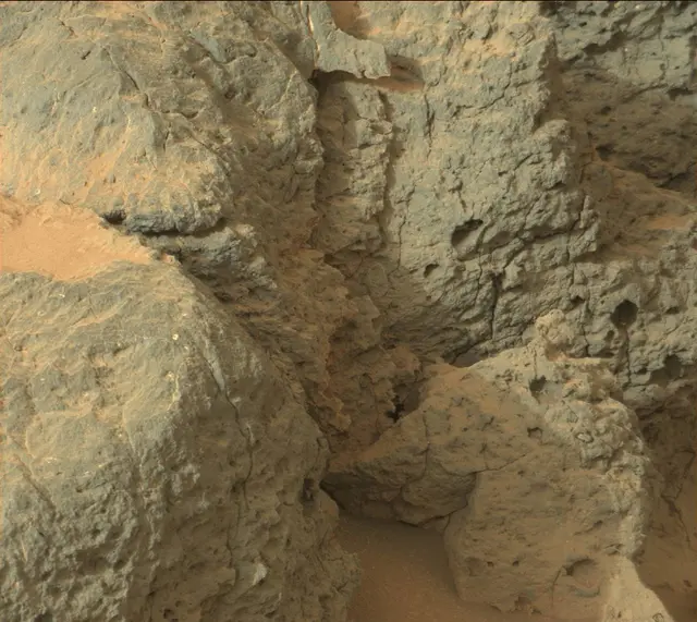 Sol 305: Mast Camera (Mastcam)