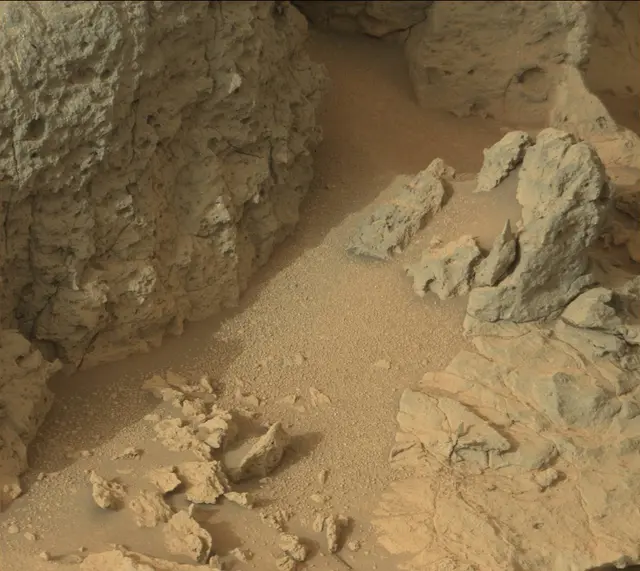 Sol 305: Mast Camera (Mastcam)