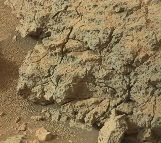 Sol 306: Mast Camera (Mastcam)
